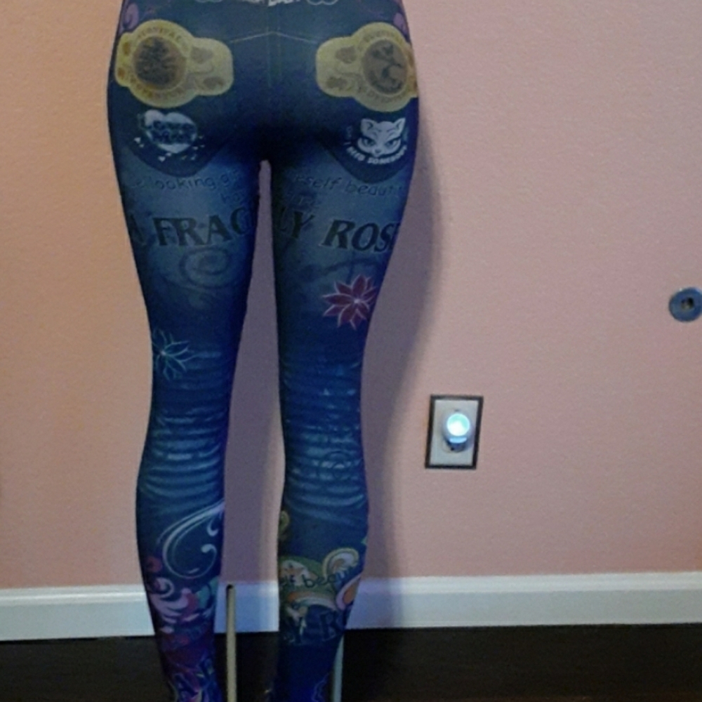 Gently-Loved Graphic Leggings